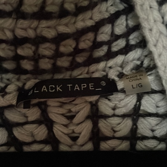 Black and white woven oversized cardigan size large - Picture 2 of 2